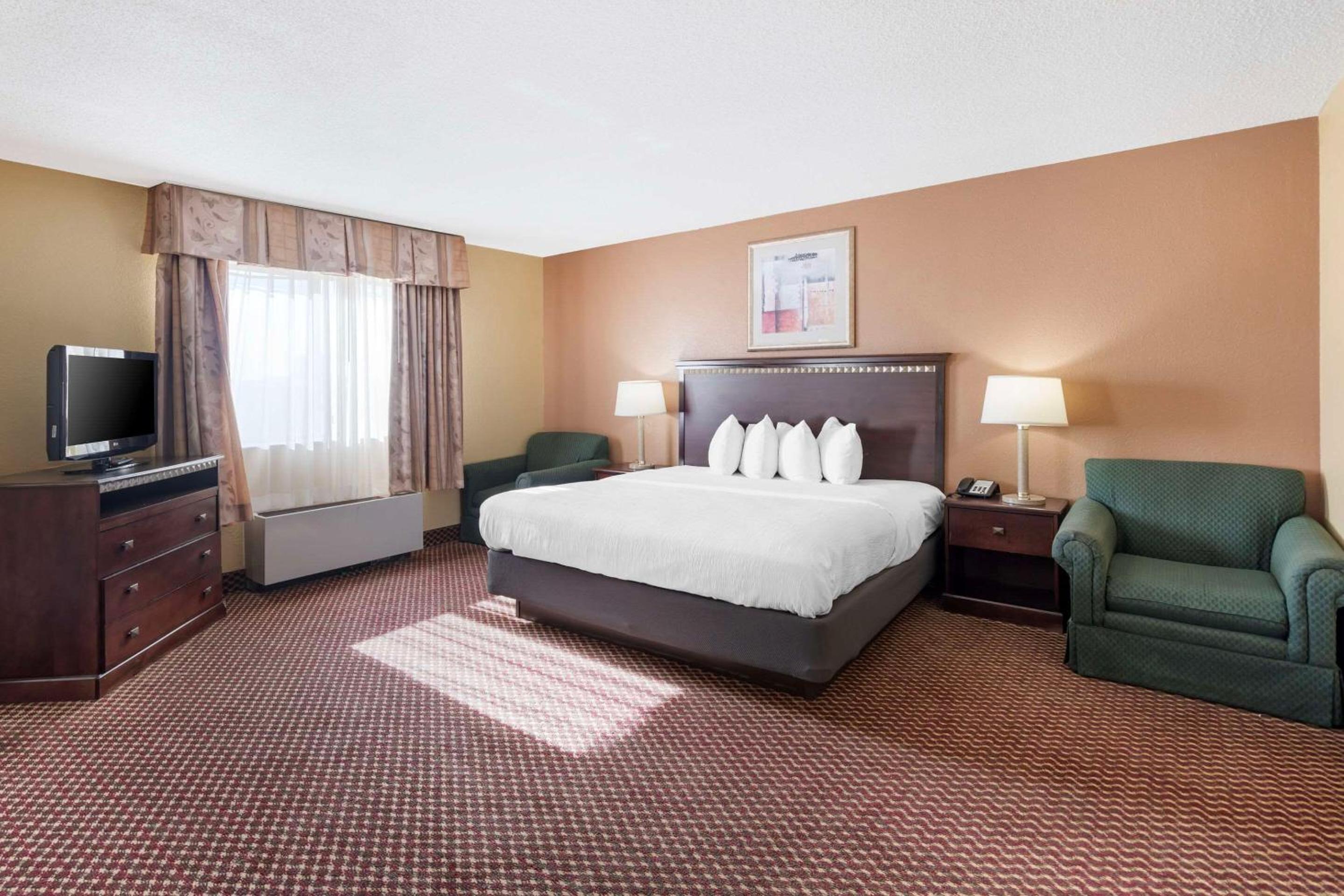 Bloomington Vacations - Quality Inn  Suites Bloomington University Area - Property Image 9