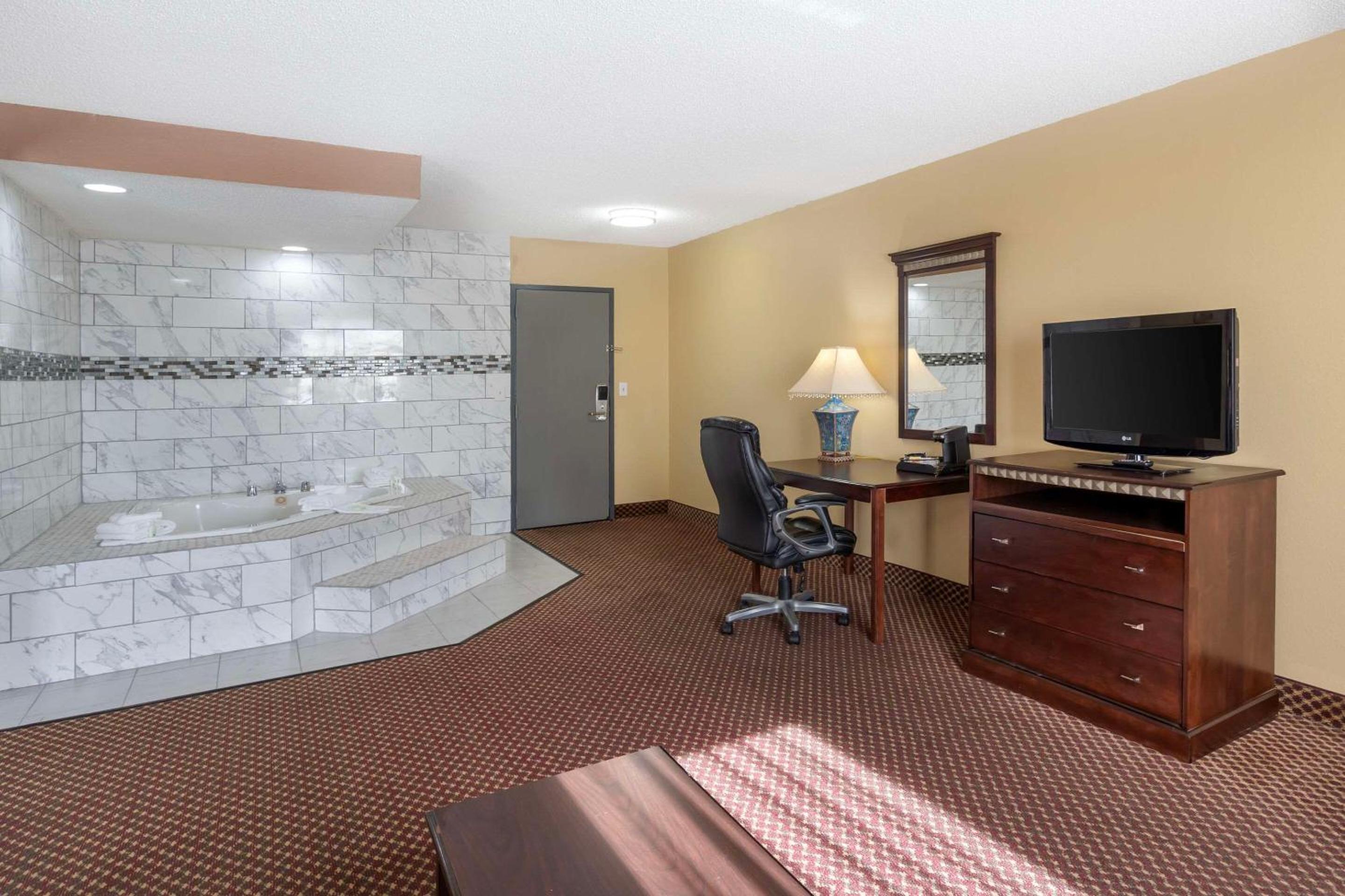Bloomington Vacations - Quality Inn  Suites Bloomington University Area - Property Image 6