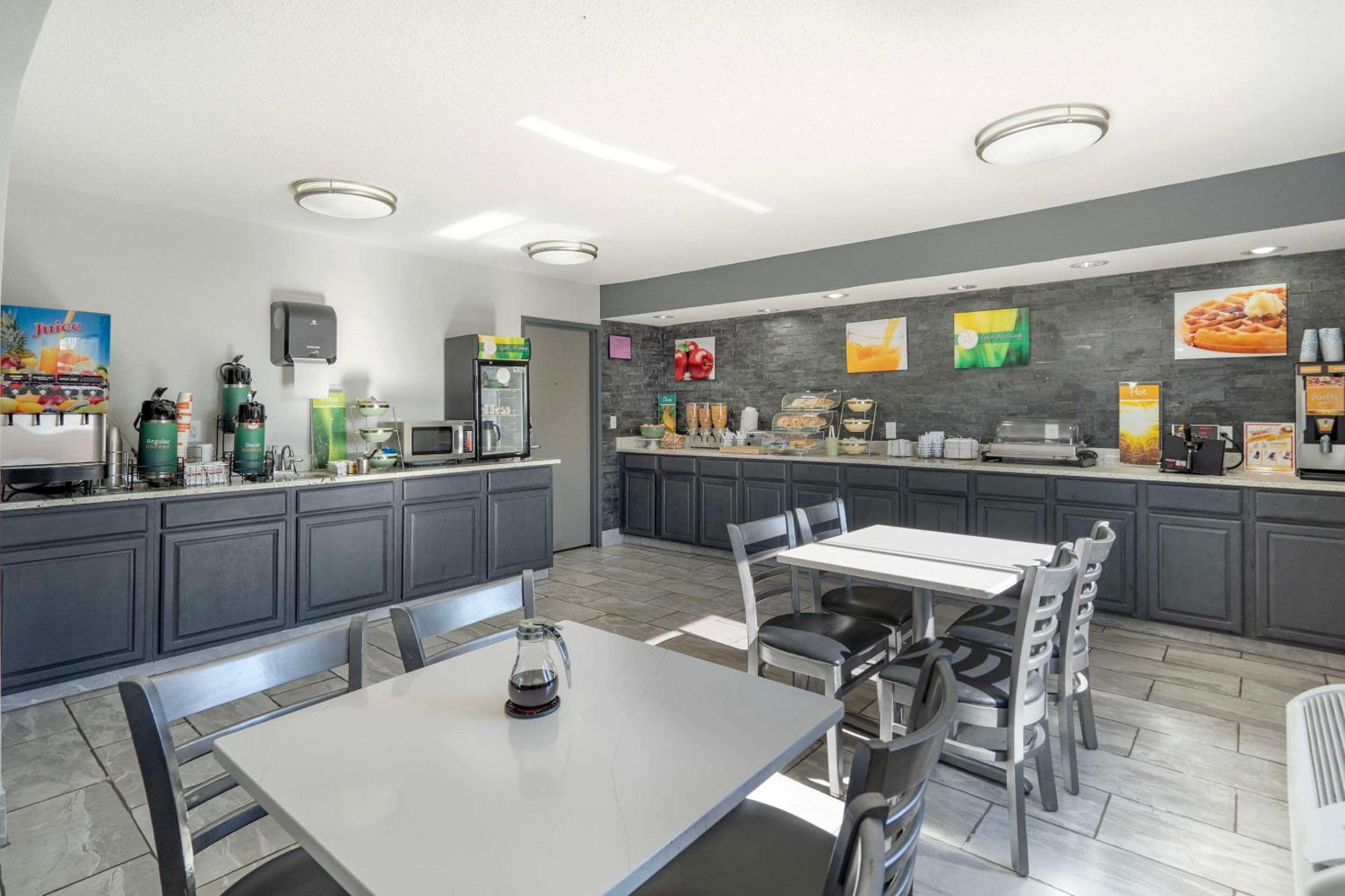 Bloomington Vacations - Quality Inn  Suites Bloomington University Area - Property Image 3