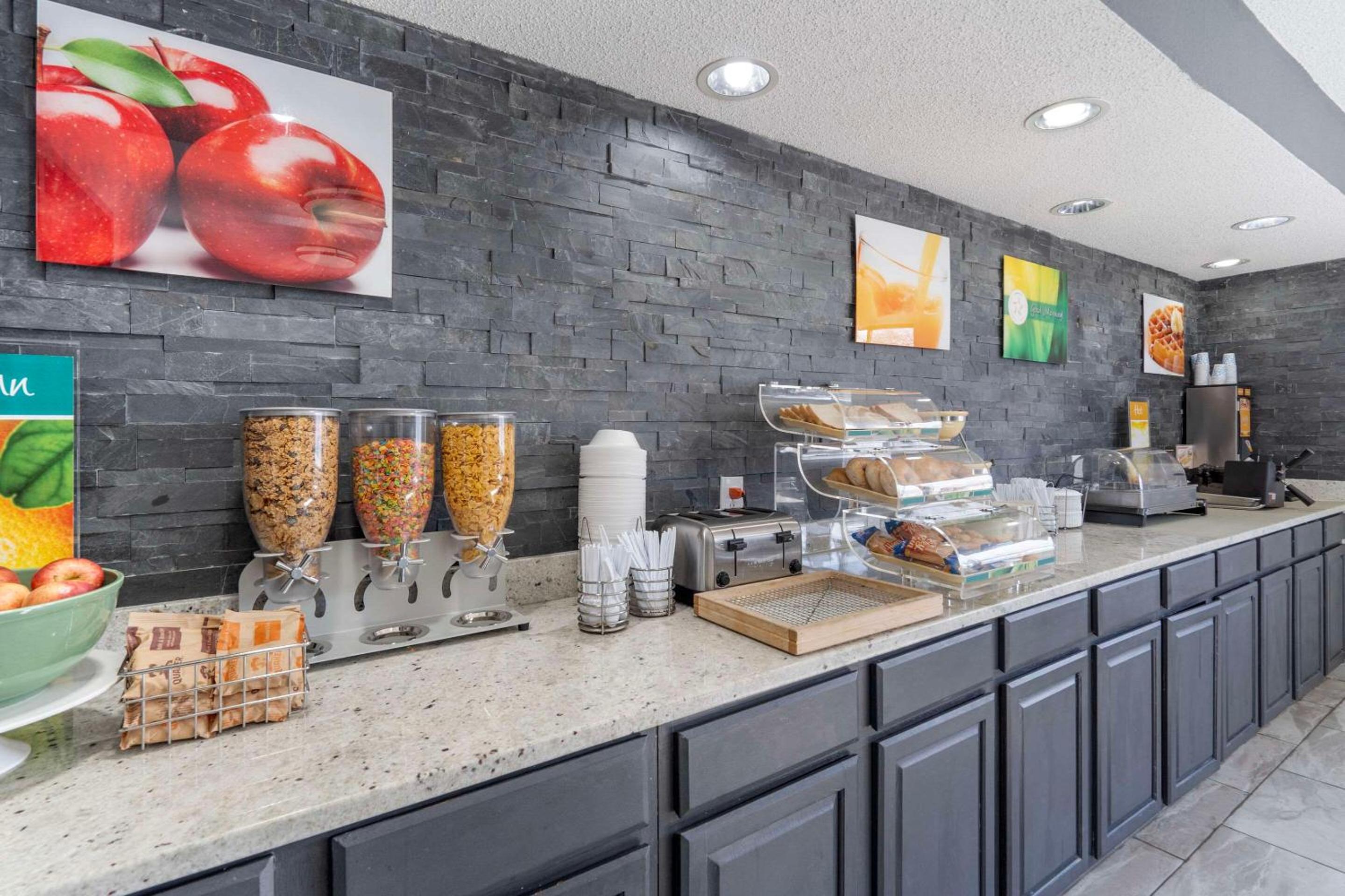 Bloomington Vacations - Quality Inn  Suites Bloomington University Area - Property Image 4