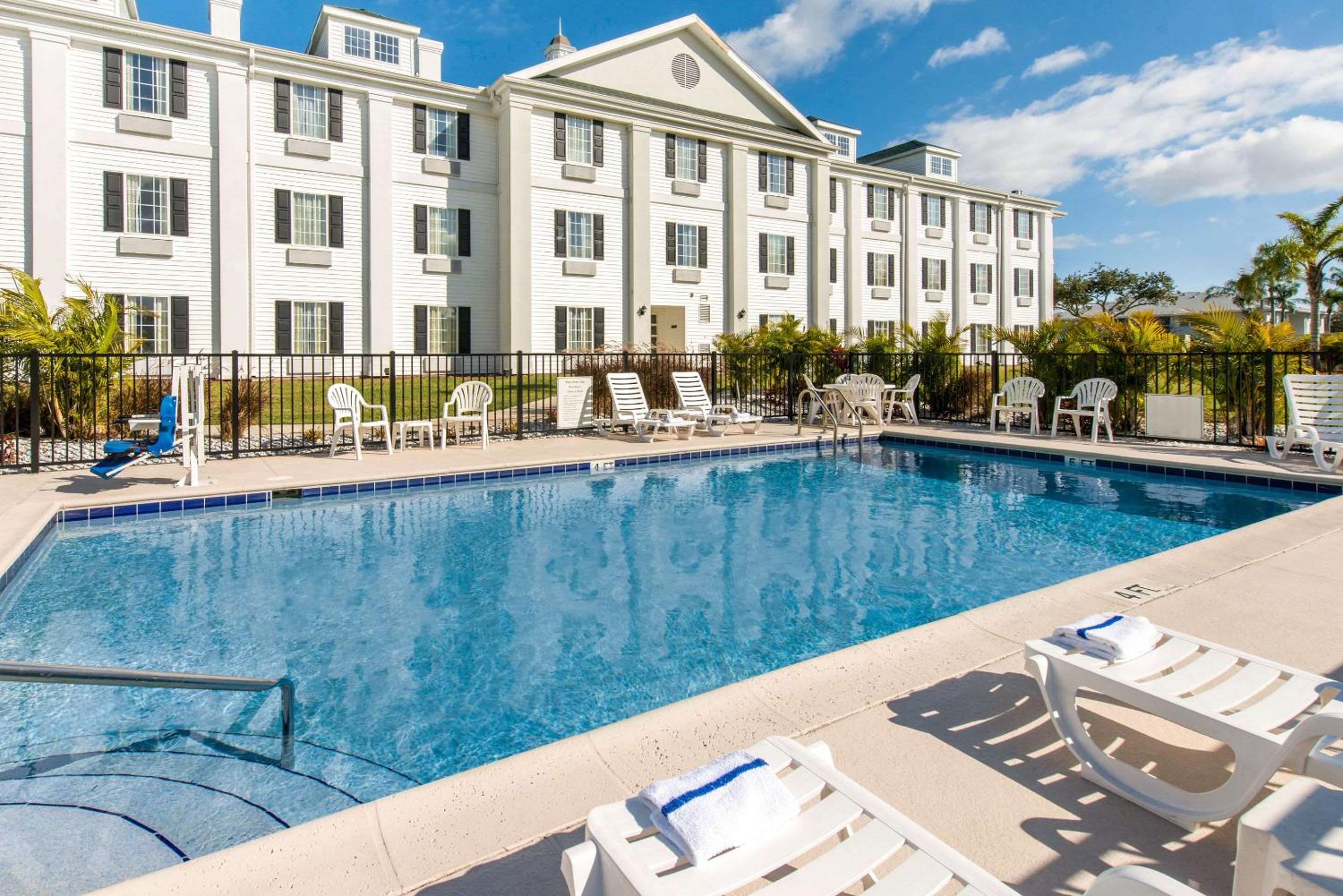 Quality Inn Palm Bay - Melbourne I-95 - Image 3