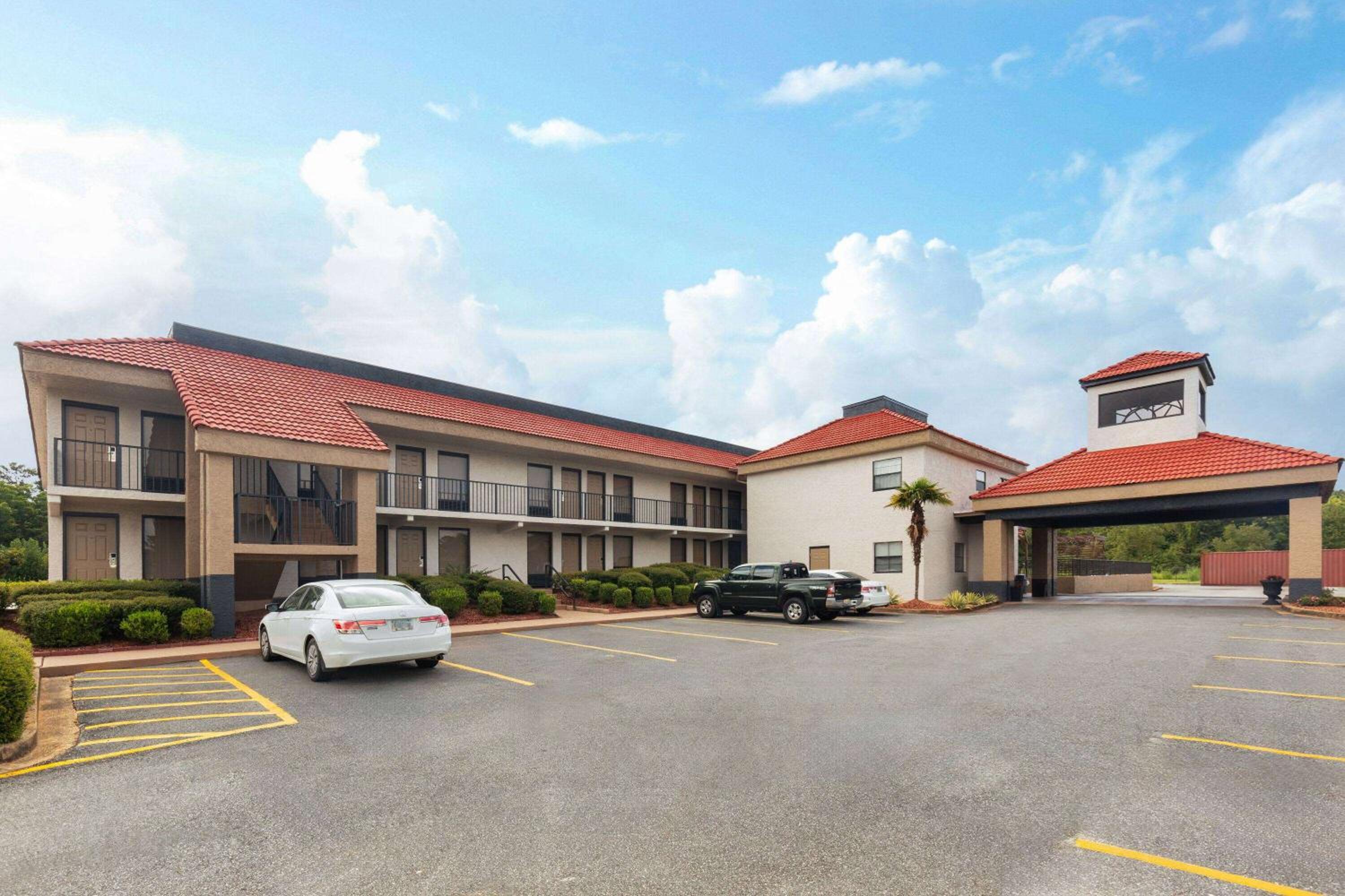 Ramada by Wyndham Bainbridge view 3
