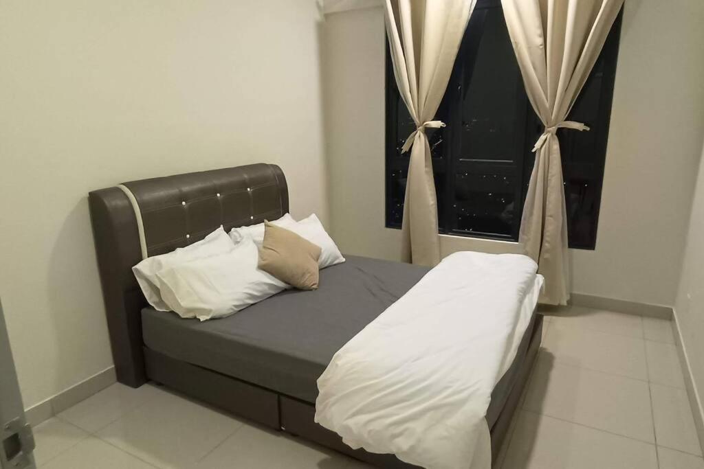 Salam Homestay 3BR Bukit Jalil Condo w hill view