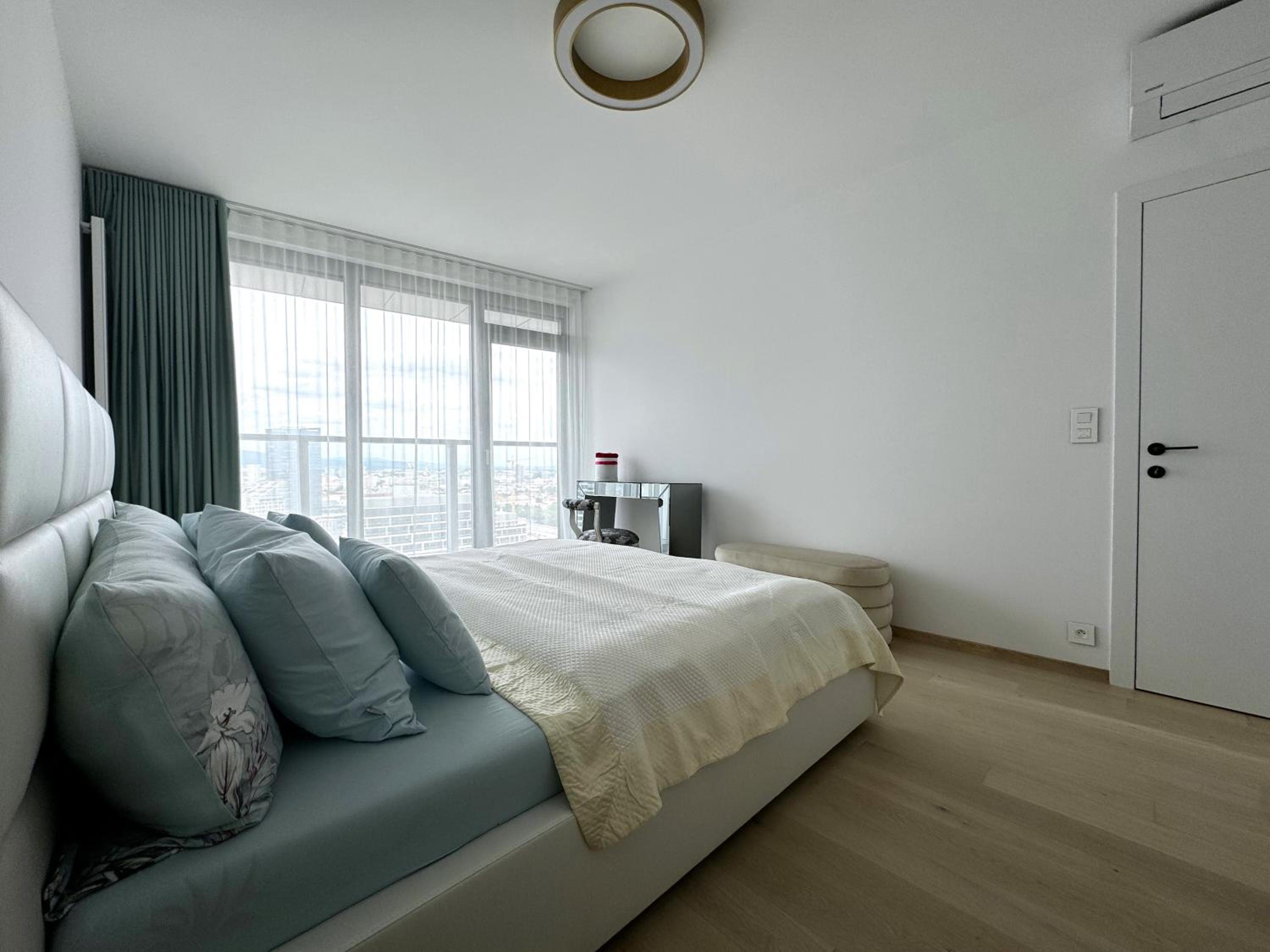 EUROVEA TOWER II beige view 3