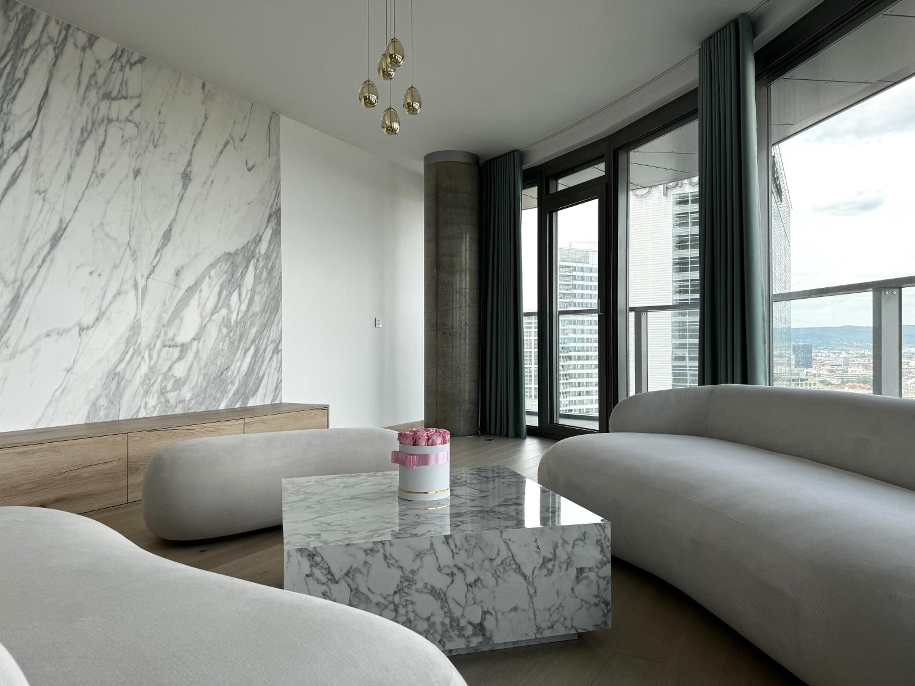 EUROVEA TOWER II beige view 5