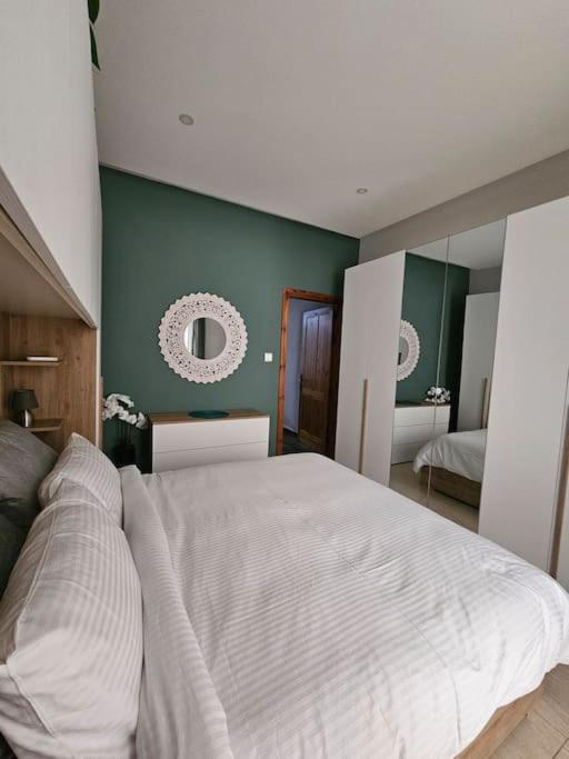 A Cosy Modern Apartment view 5
