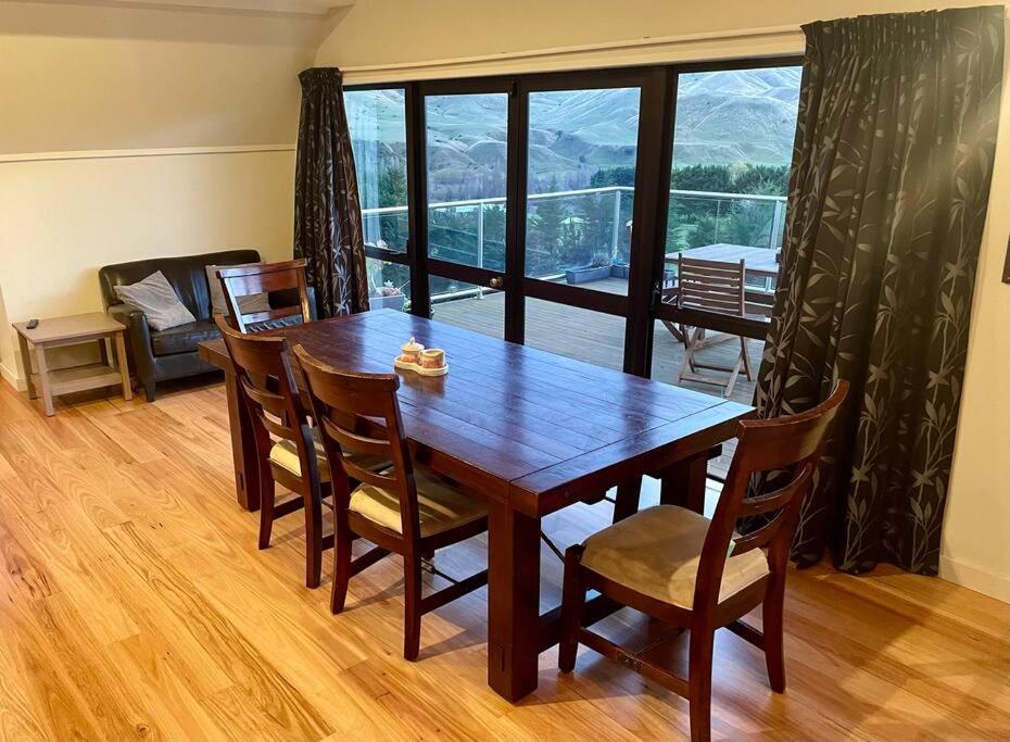 Rural retreat with the most incredible views!