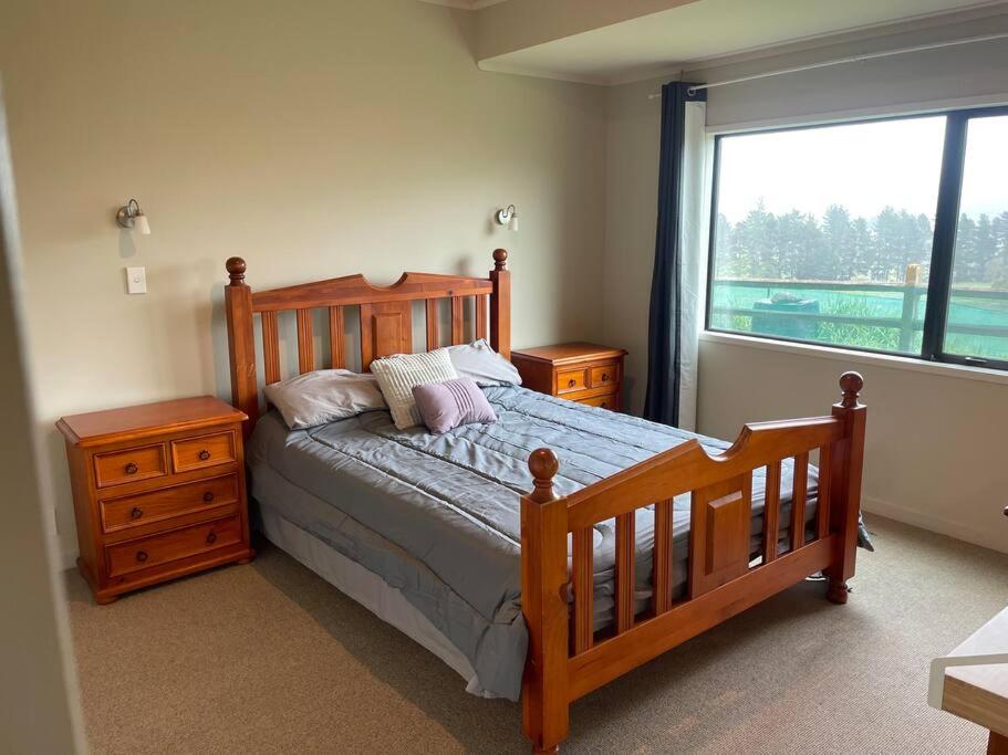 Rural retreat with the most incredible views!