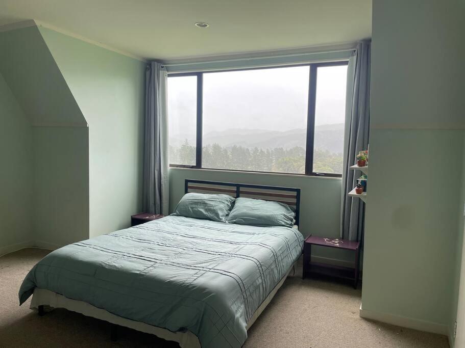 Rural retreat with the most incredible views!