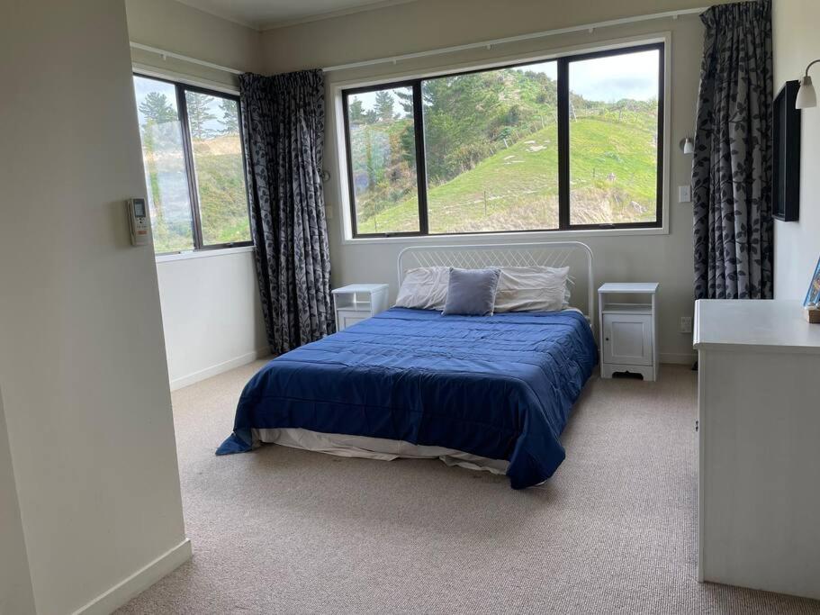 Rural retreat with the most incredible views!