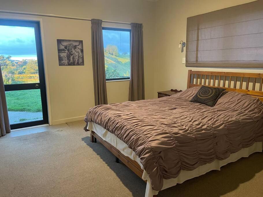 Rural retreat with the most incredible views!