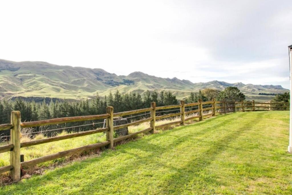 Rural retreat with the most incredible views!