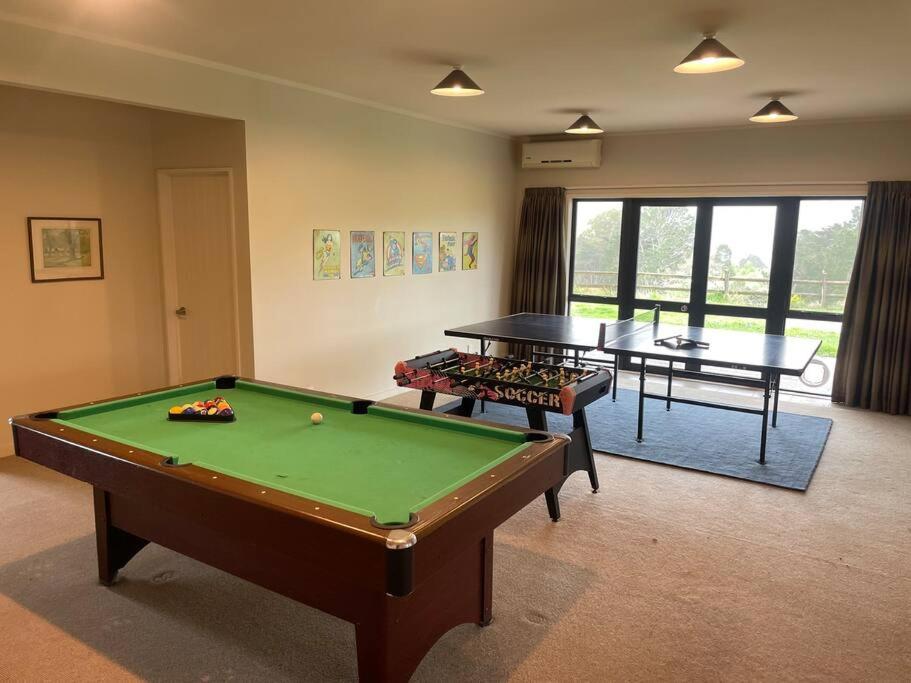 Rural retreat with the most incredible views!