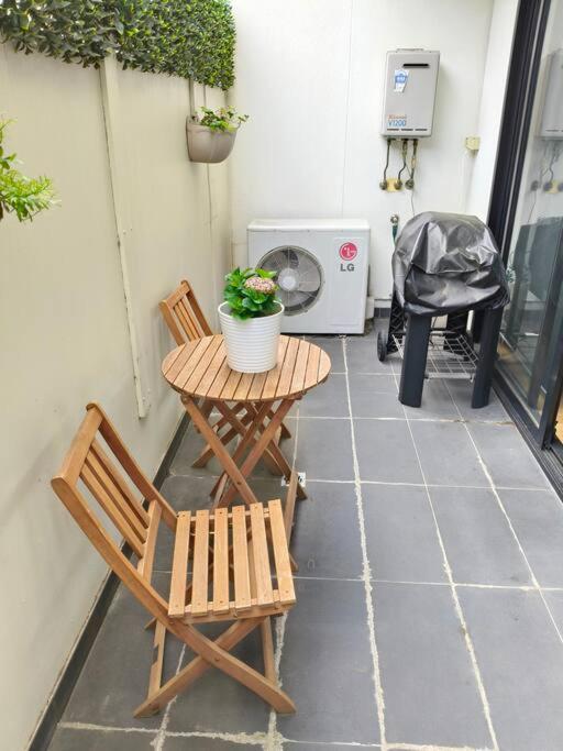 Spacious 2 Bed, 2-Bath Armadale Apartment