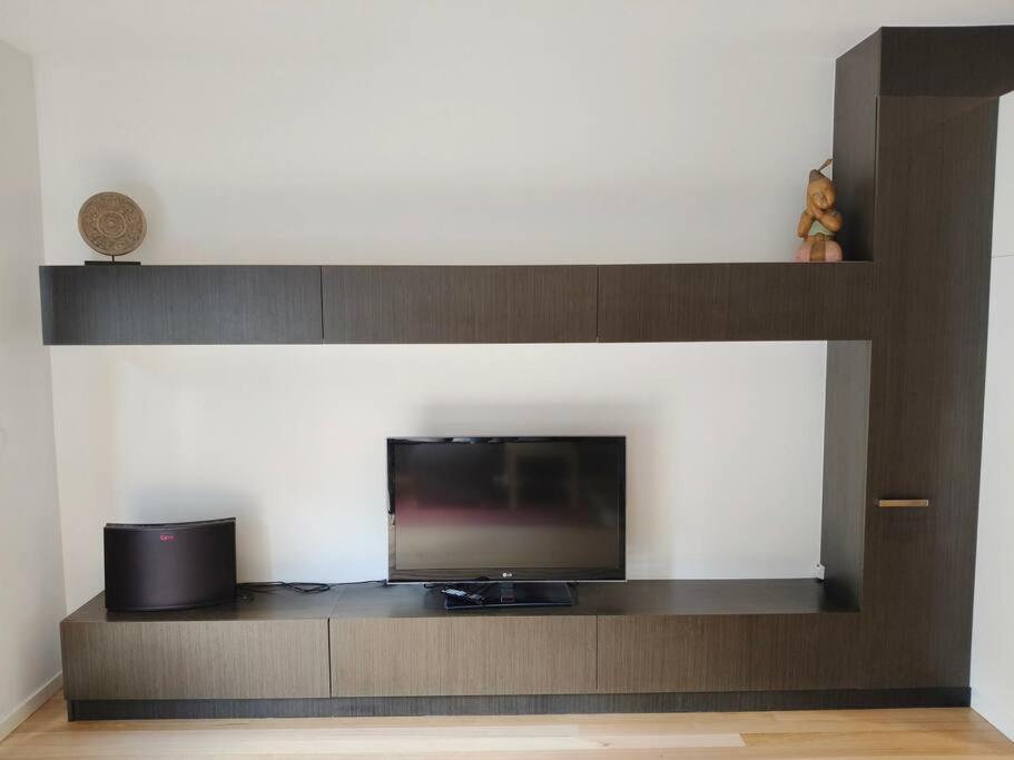 Spacious 2 Bed, 2-Bath Armadale Apartment
