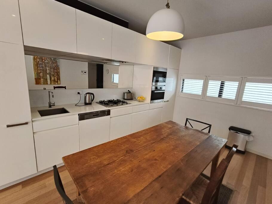 Spacious 2 Bed, 2-Bath Armadale Apartment
