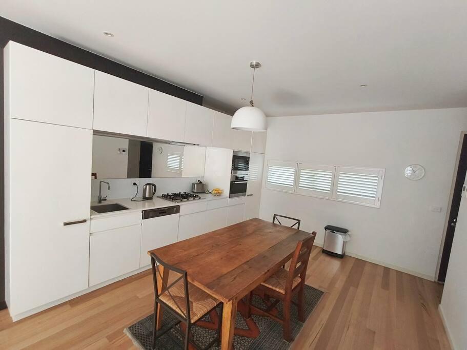 Spacious 2 Bed, 2-Bath Armadale Apartment