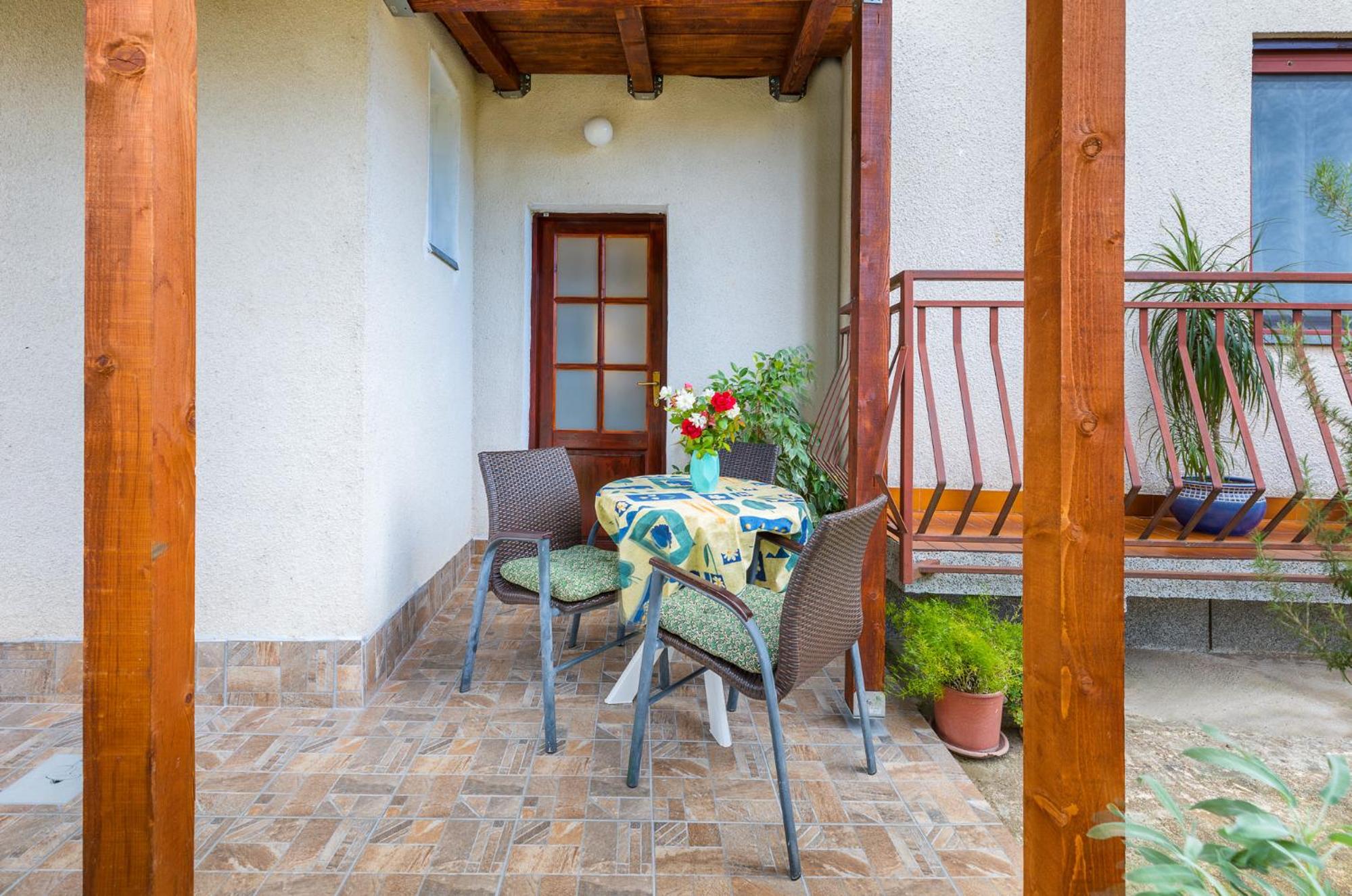 Studio Apartment Luciano in a Quiet Location with Parking and a Yard view 4