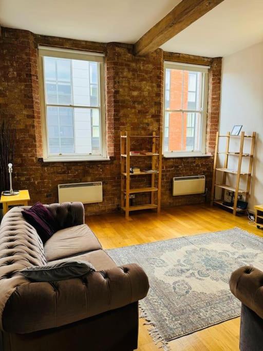 City Centre location Spacious Manhattan style flat view 3