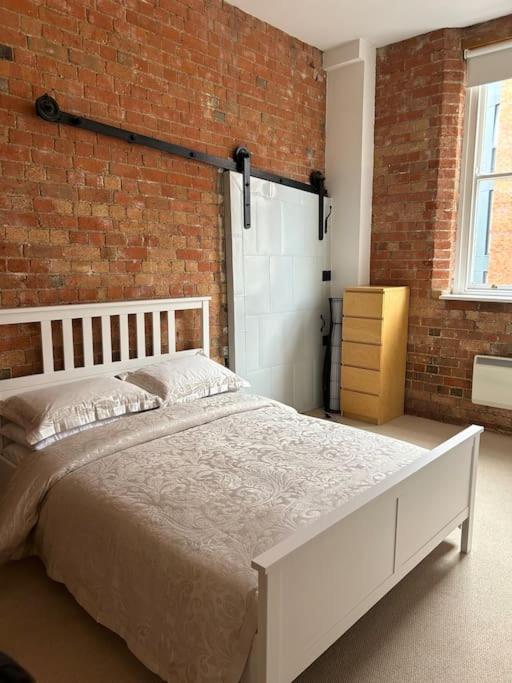 City Centre location Spacious Manhattan style flat view 5