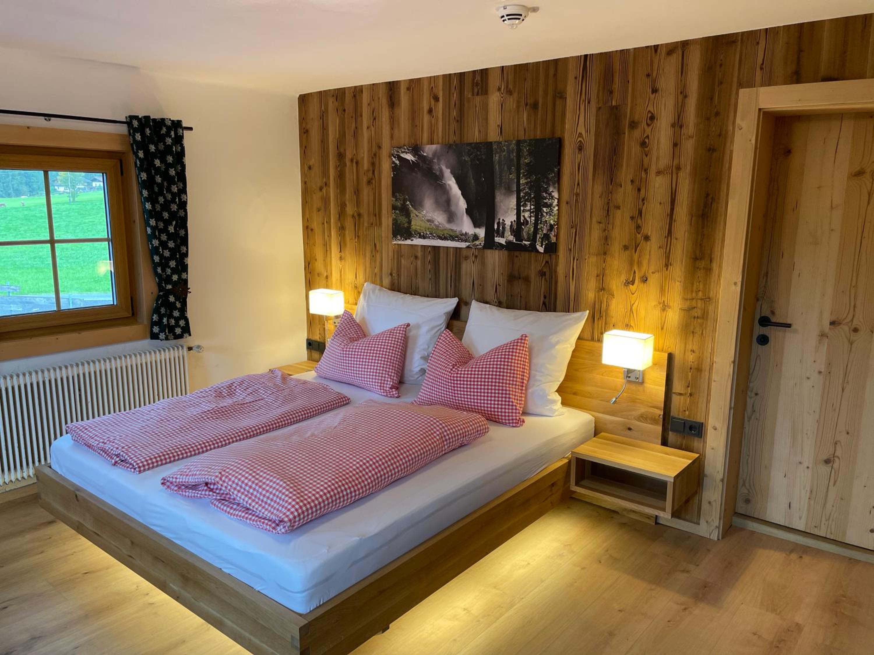 SÖLLHOF Ferienhaus mit 11 Schlafzimmern I großer Gemeinschaftsraum I Skibushaltestelle I 10 Min zum Skigebiet