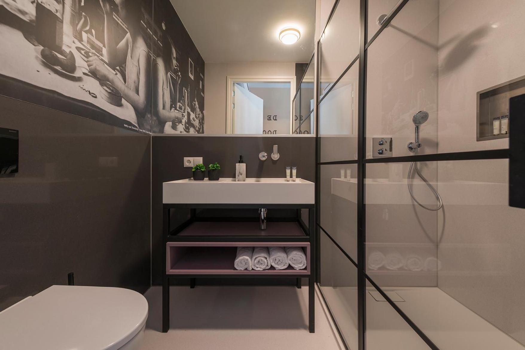 City Center Stay Fast Wi-Fi, Designer Bathroom view 2