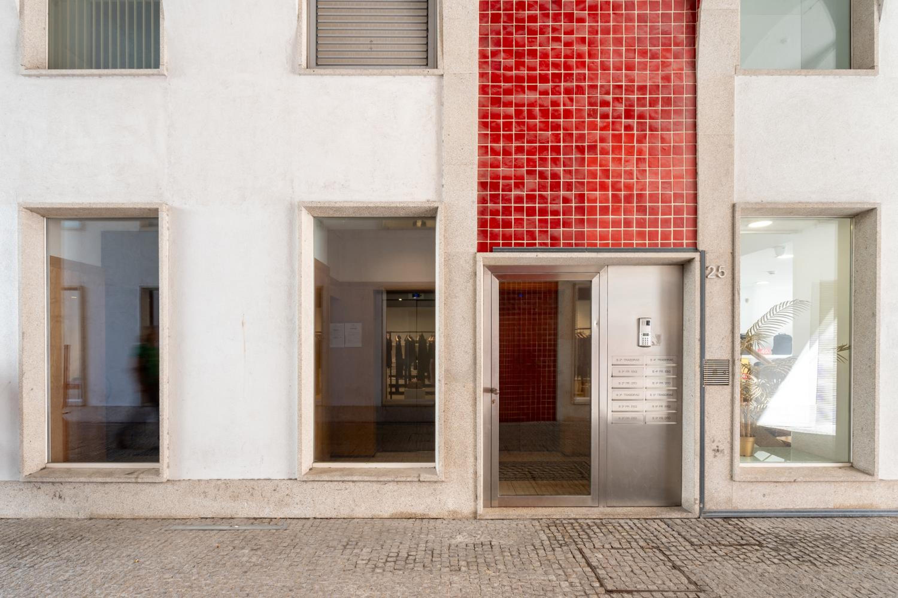 VIVA Aliados Spacious & Bright Flat view 3