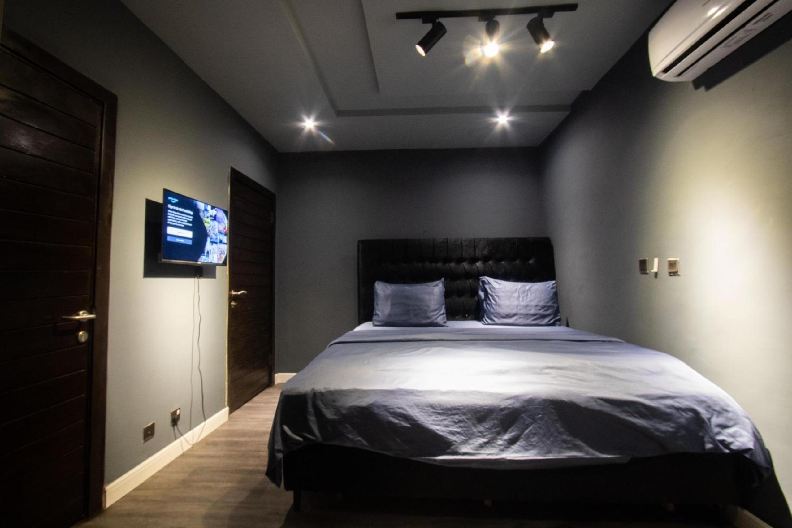Luxury 2 Bed Dark Room in Lekki Phase 1 view 3