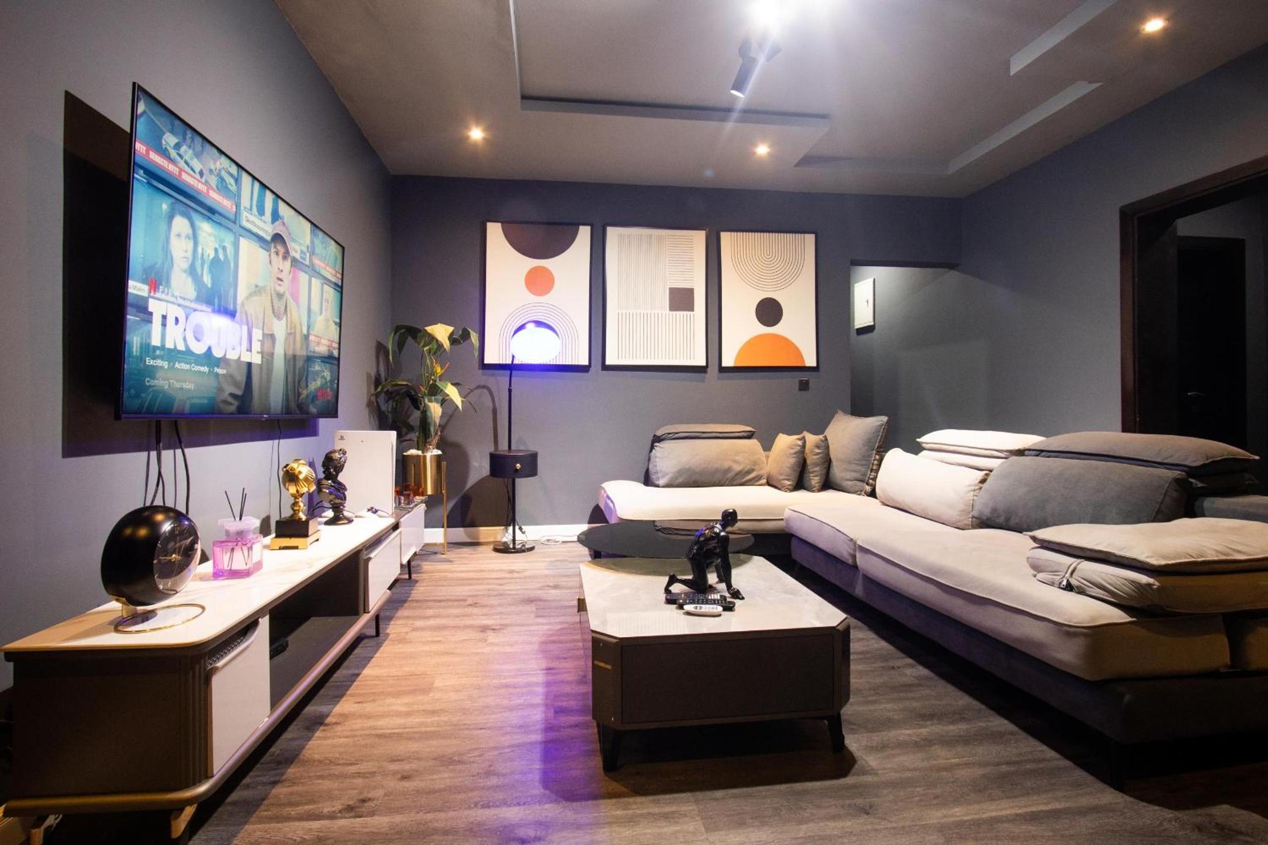 Luxury 2 Bed Dark Room in Lekki Phase 1 view 4