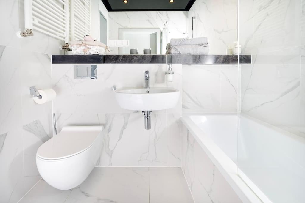 Urban Chic - One Bedroom Apartment - Gdanska