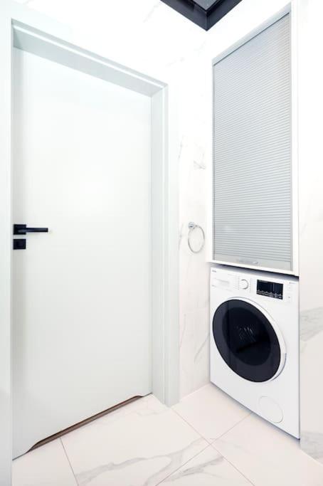 Urban Chic - One Bedroom Apartment - Gdanska