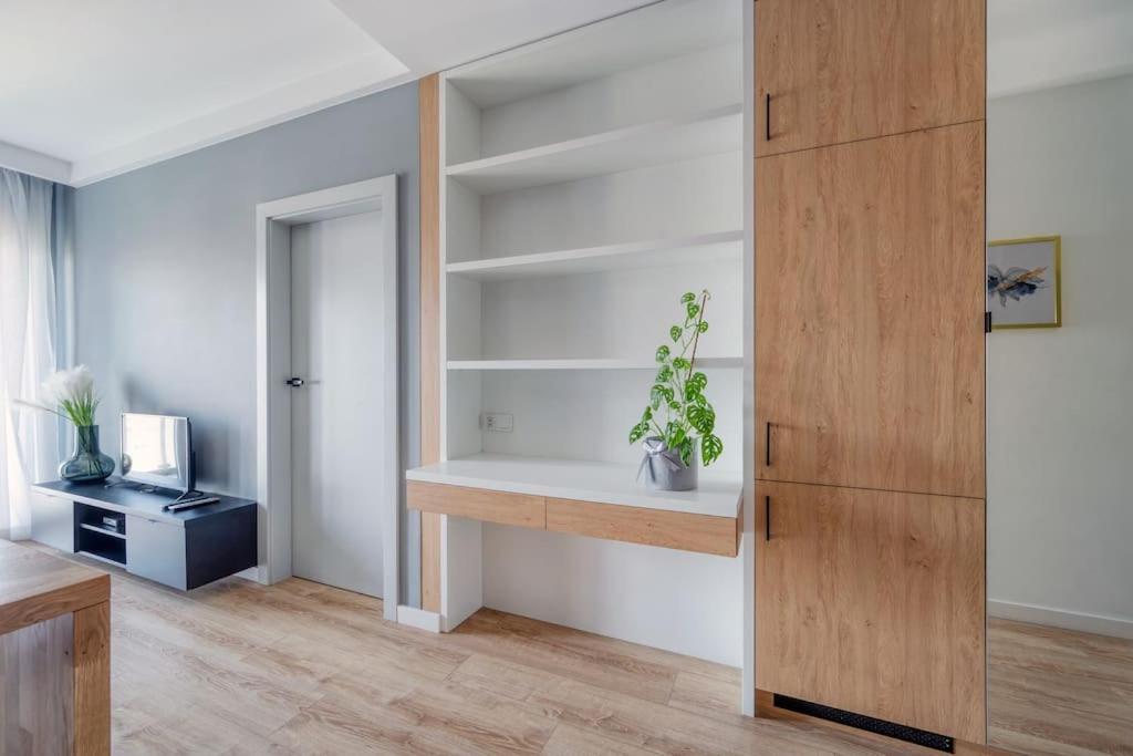 Urban Chic - One Bedroom Apartment - Gdanska