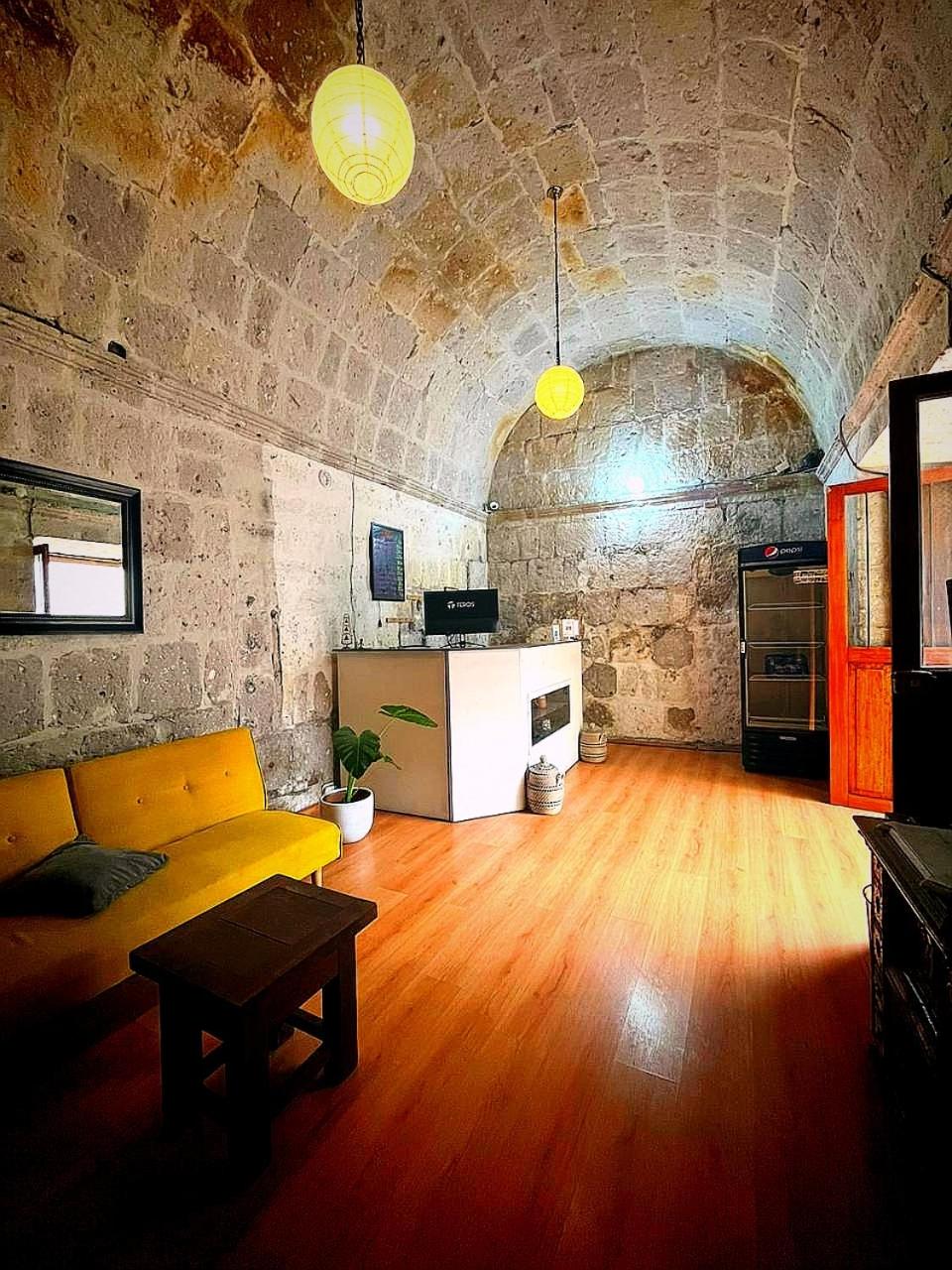 COLONIAL SAN LAZARO