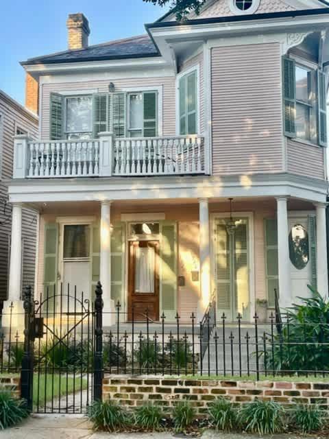 Uptown Charm Outdoor space and EZ Street Car access