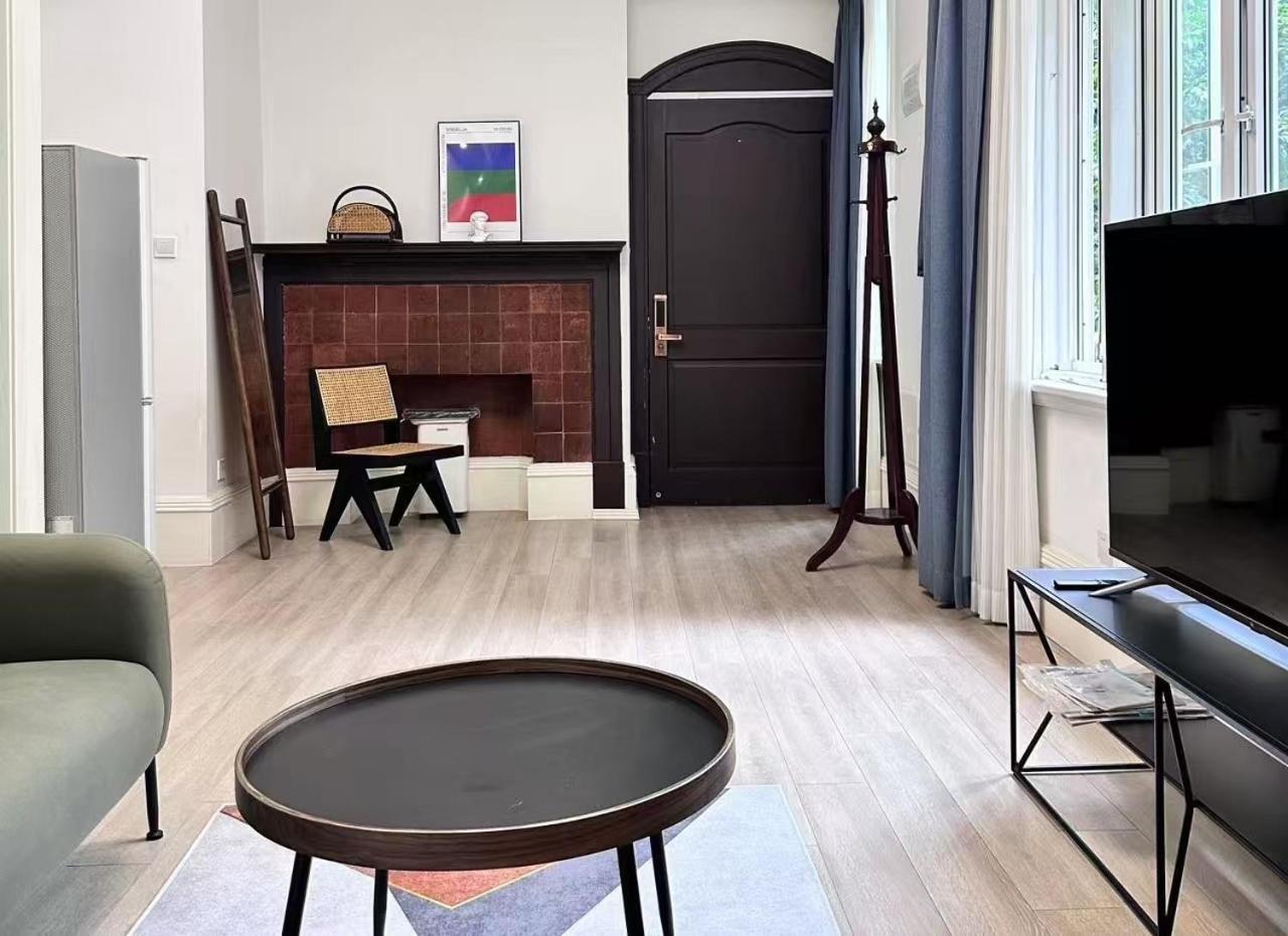 Shanghai Historical 1 living room and 1 bedroom with Garden view near Jiashan Road and Hengshan Rd