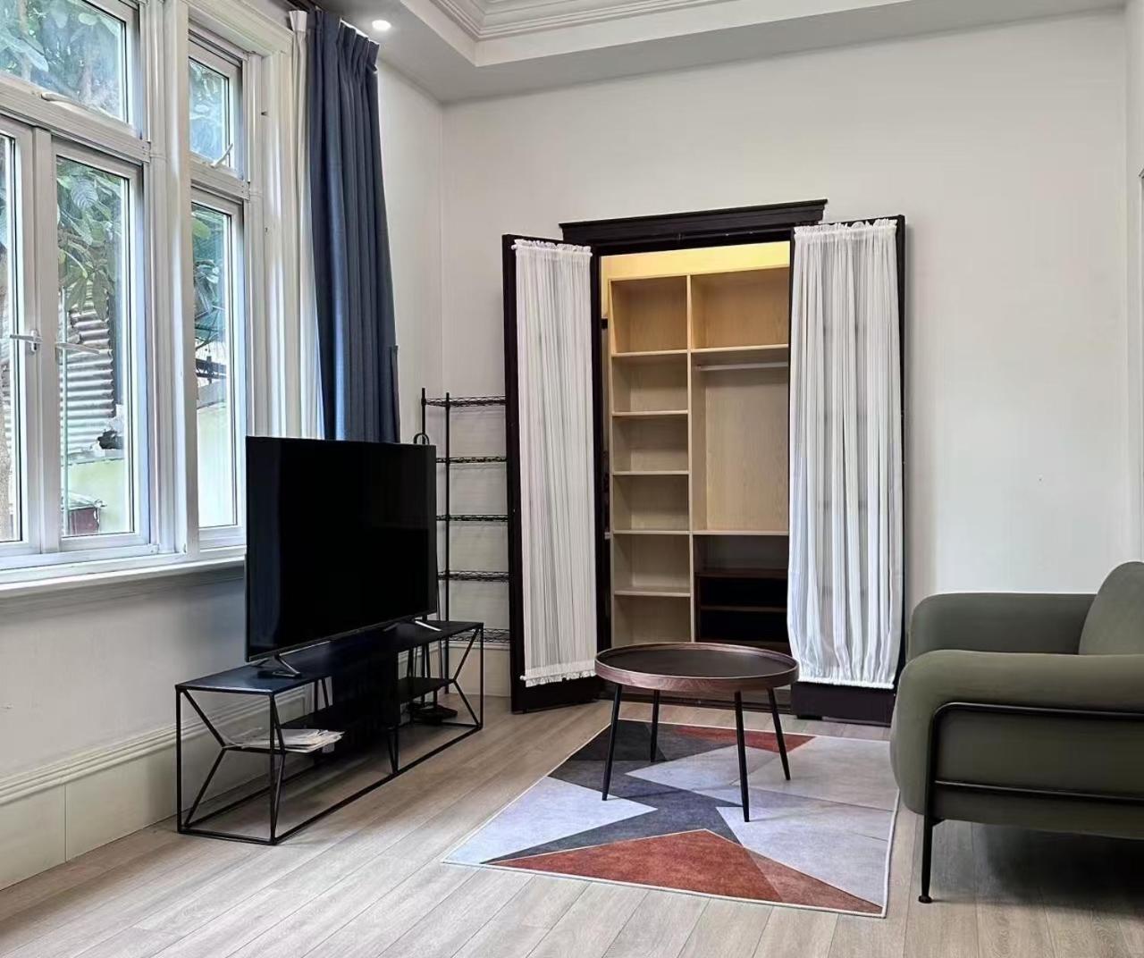 Shanghai Historical 1 living room and 1 bedroom with Garden view near Jiashan Road and Hengshan Rd
