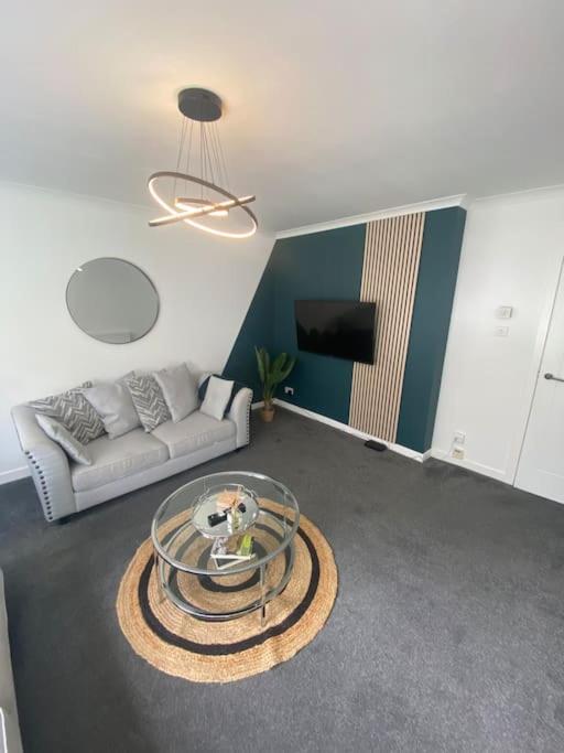 City Centre 2-Bedroom with Private Parking & Netflix view 3