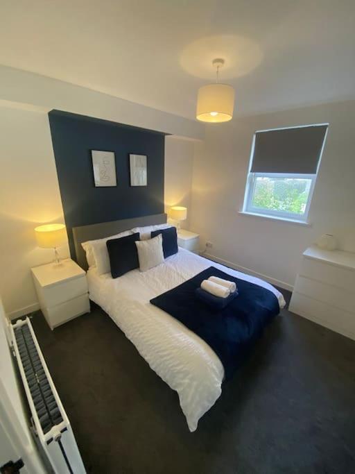 City Centre 2-Bedroom with Private Parking & Netflix view 5