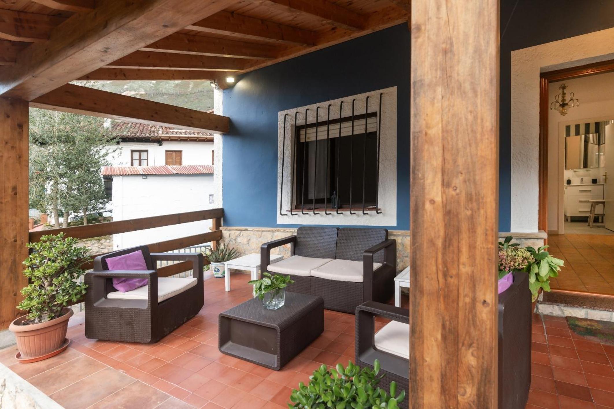La Mariña de Tornin – Cerca de Cangas de Onís view 2