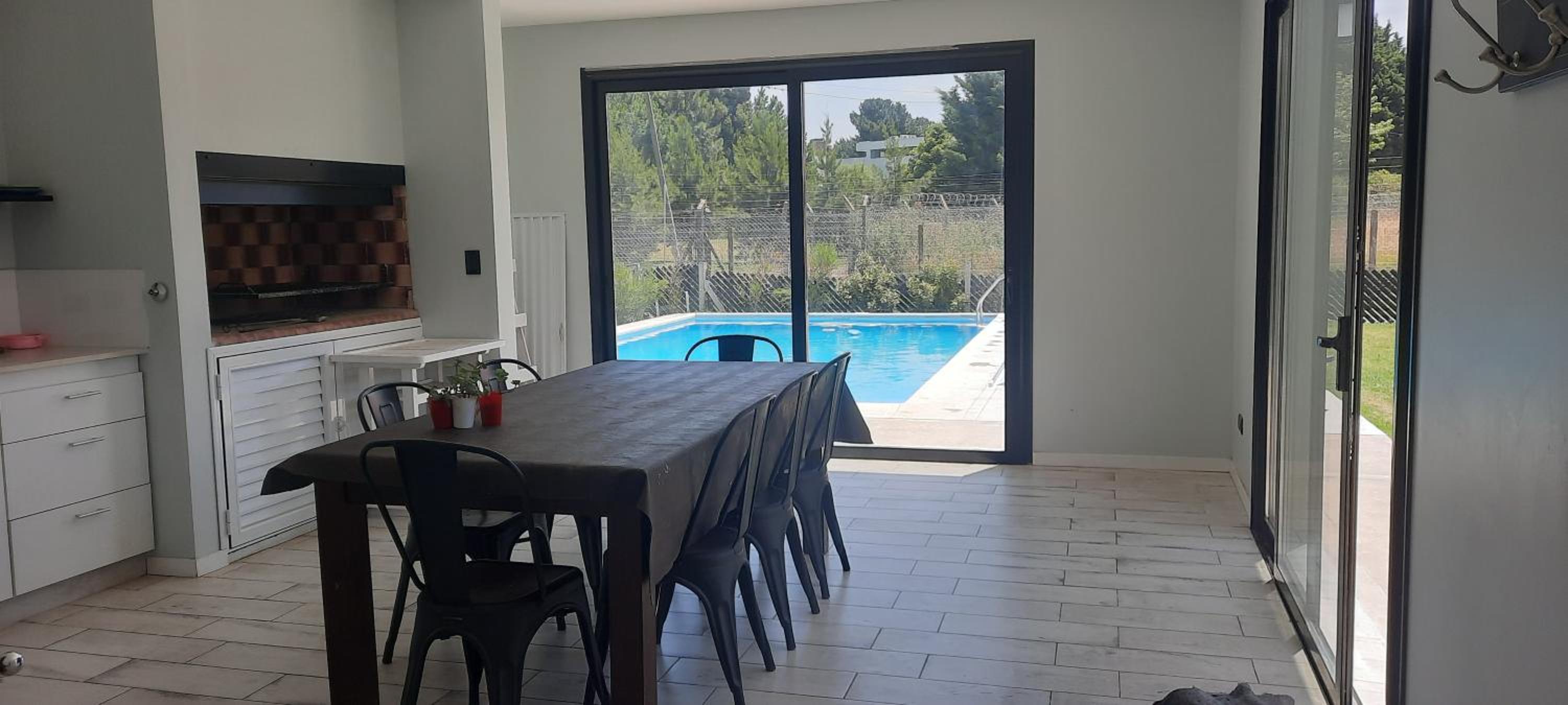 Casa en Barrio Privado con Pileta climatizada