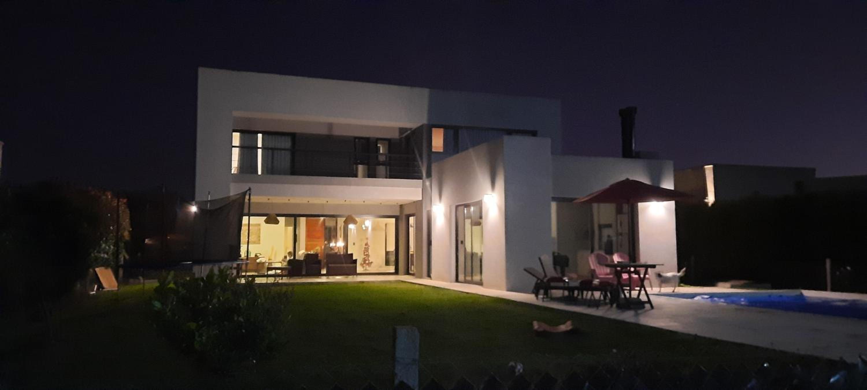 Casa en Barrio Privado con Pileta climatizada