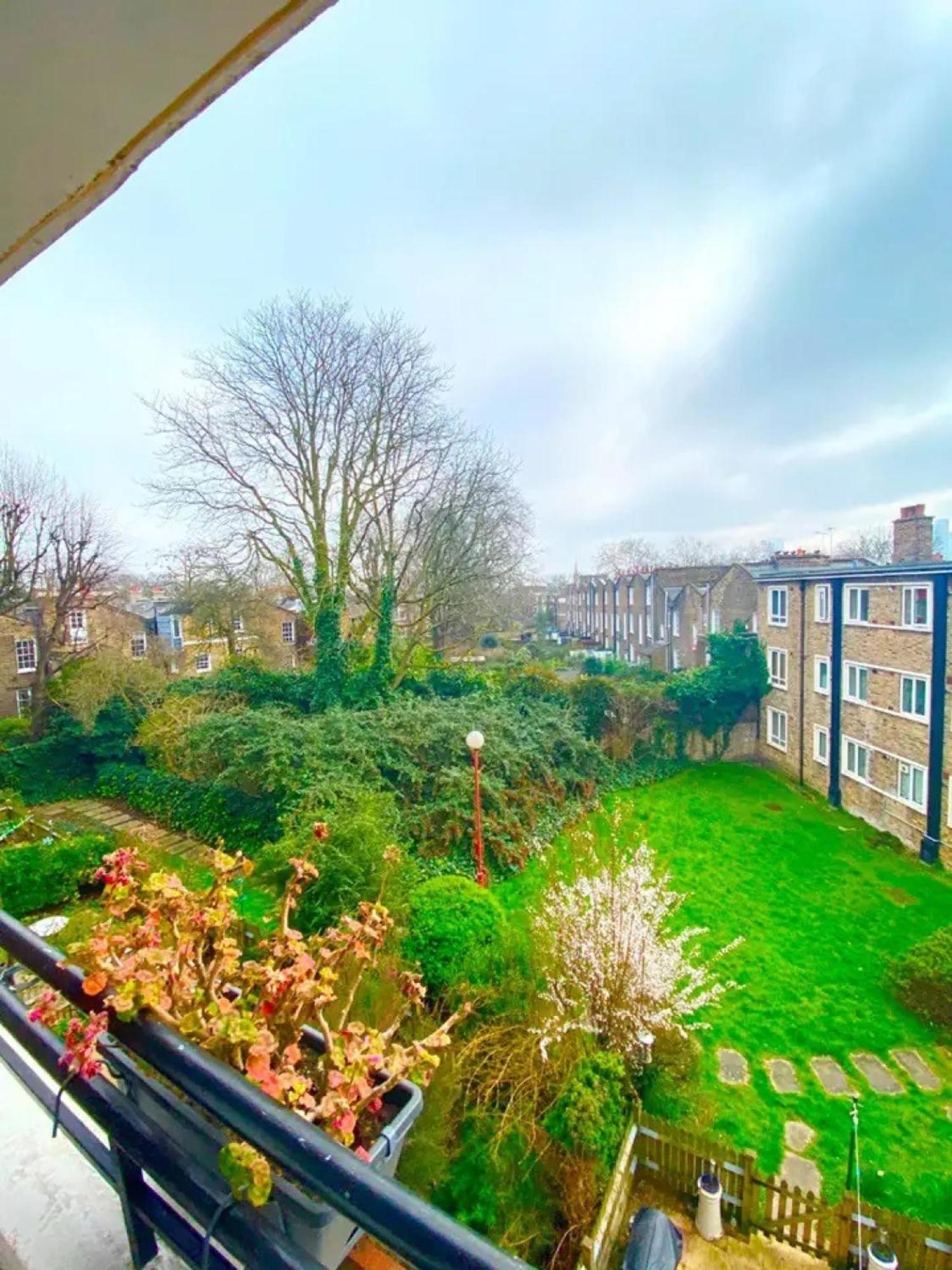 Charming 2-bedroom flat with private balcony near Islington Station, Canonbury