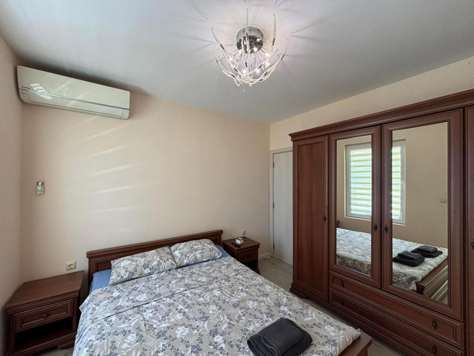 GRAND APARTMENT BOGORIDI - top center near to sea and sea garden