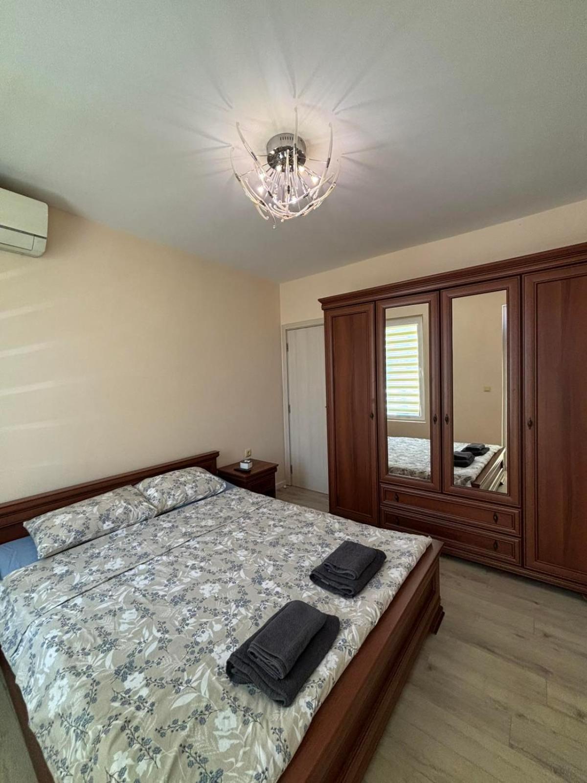 GRAND APARTMENT BOGORIDI - top center near to sea and sea garden