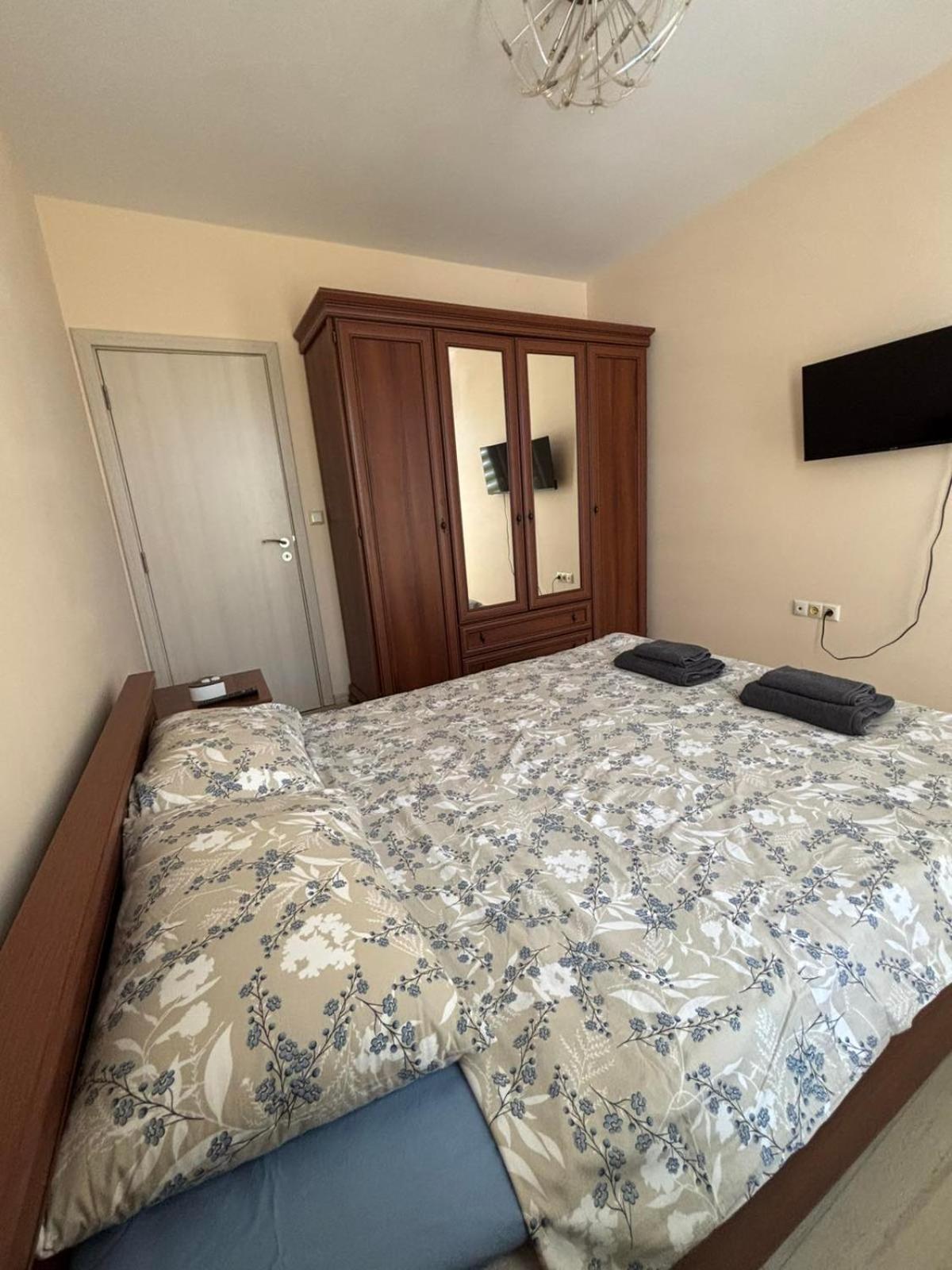 GRAND APARTMENT BOGORIDI - top center near to sea and sea garden