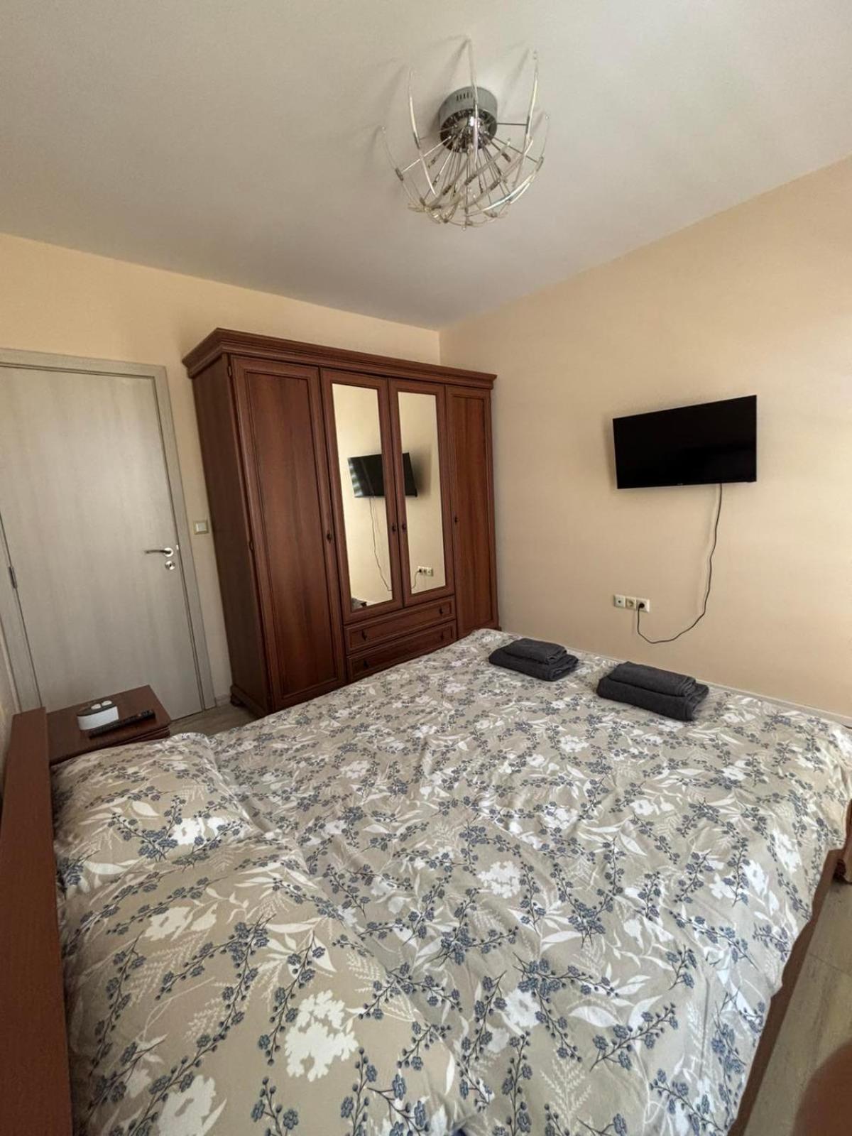 GRAND APARTMENT BOGORIDI - top center near to sea and sea garden