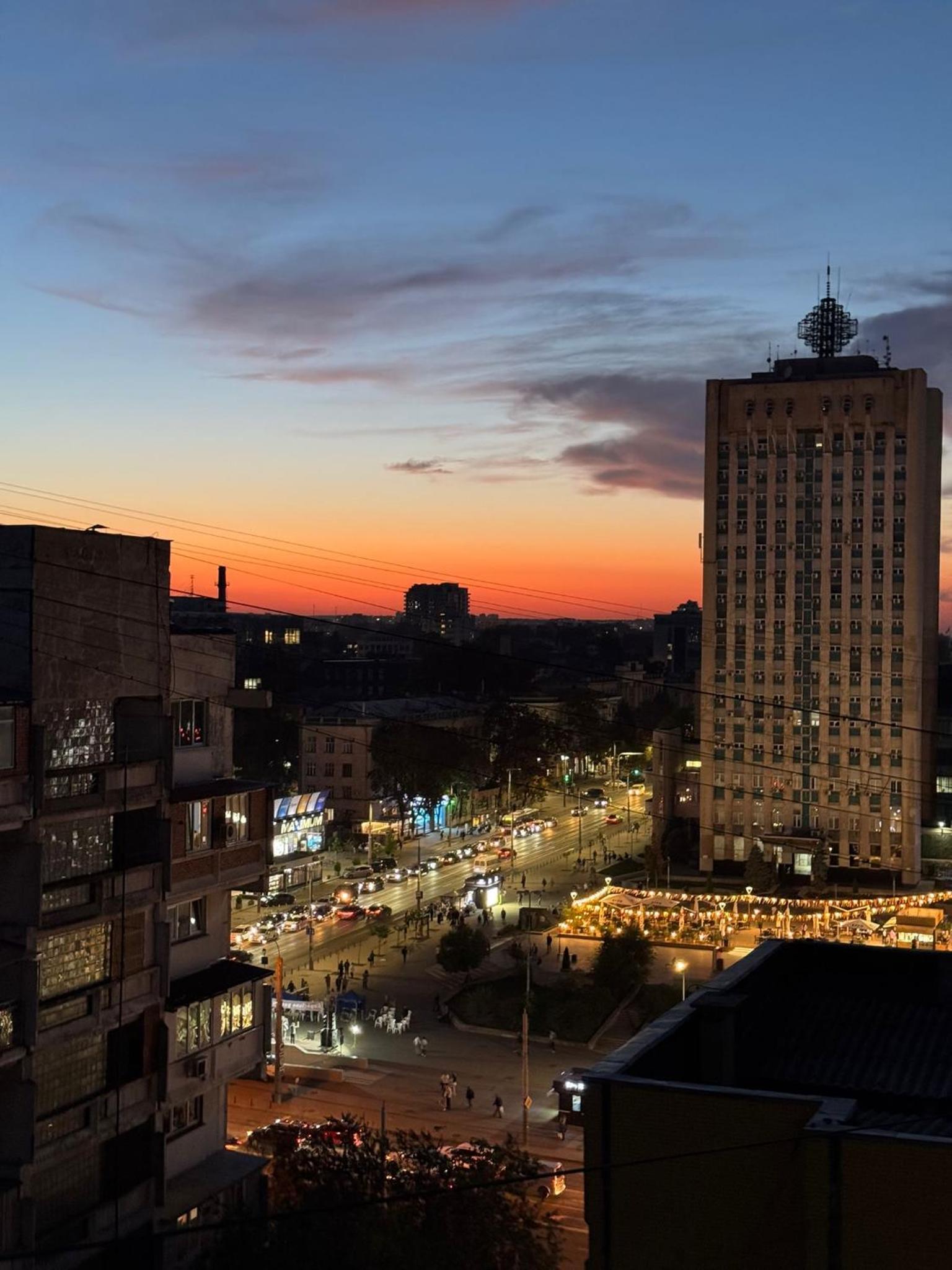 RentNow New Lux 3 Bedrooms Apartment with Balcony view 4