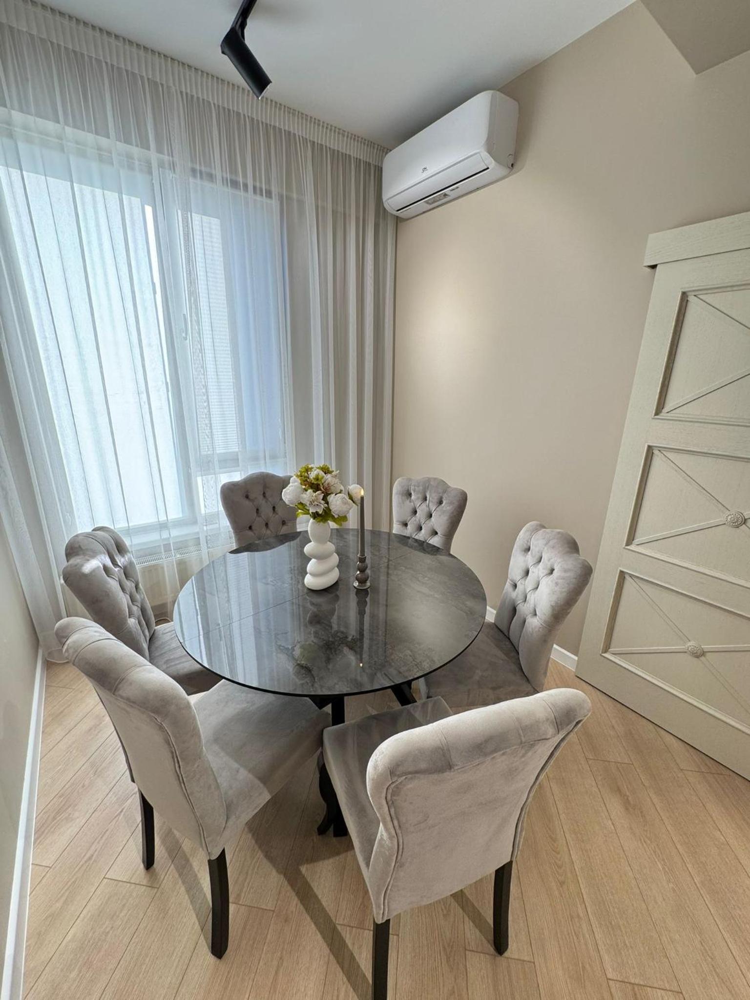 RentNow New Lux 3 Bedrooms Apartment with Balcony view 2