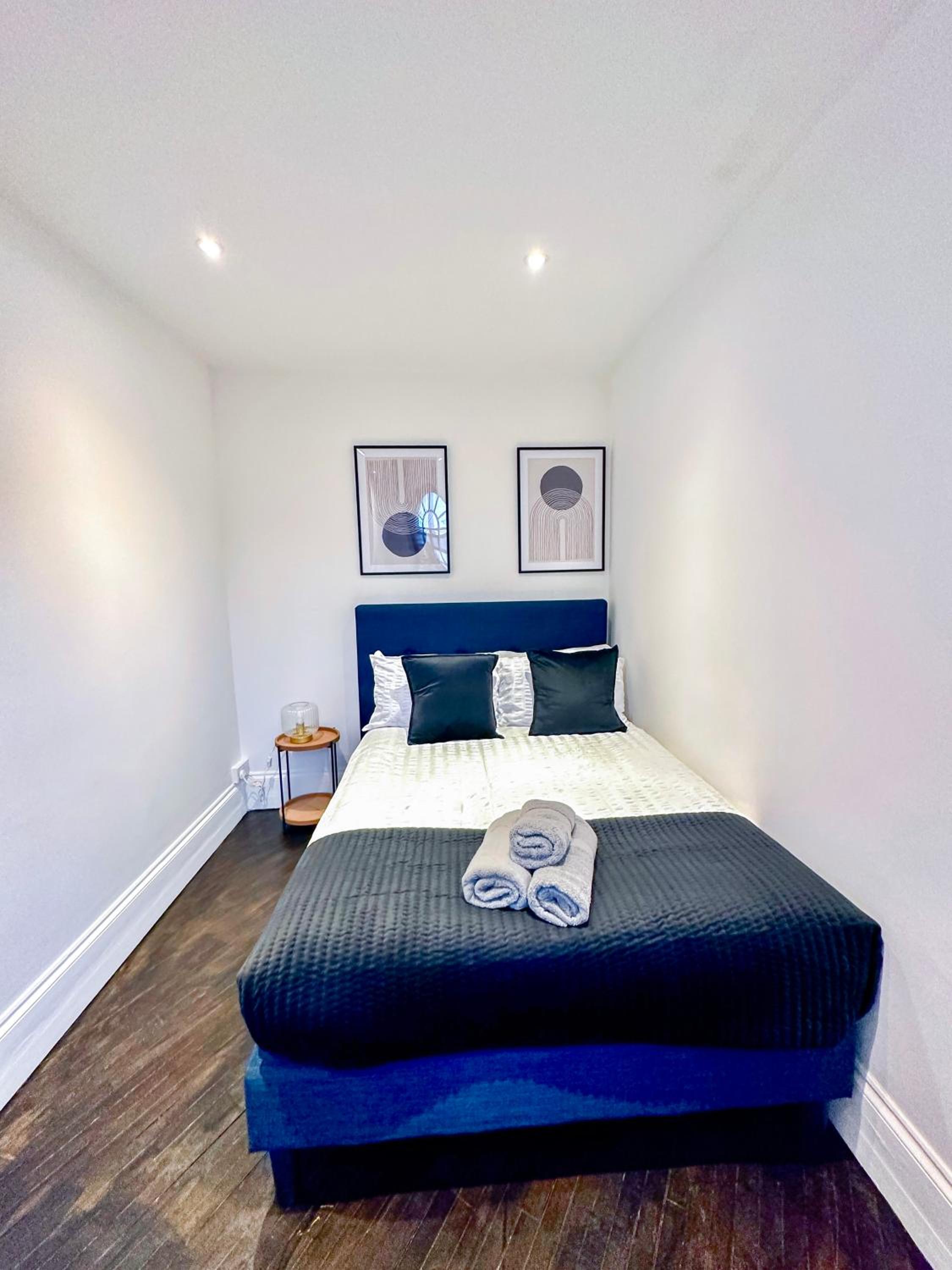 Modern 1-Bedroom Apartments near Shoreditch, Old Street & Hoxton by NourNest Apartments