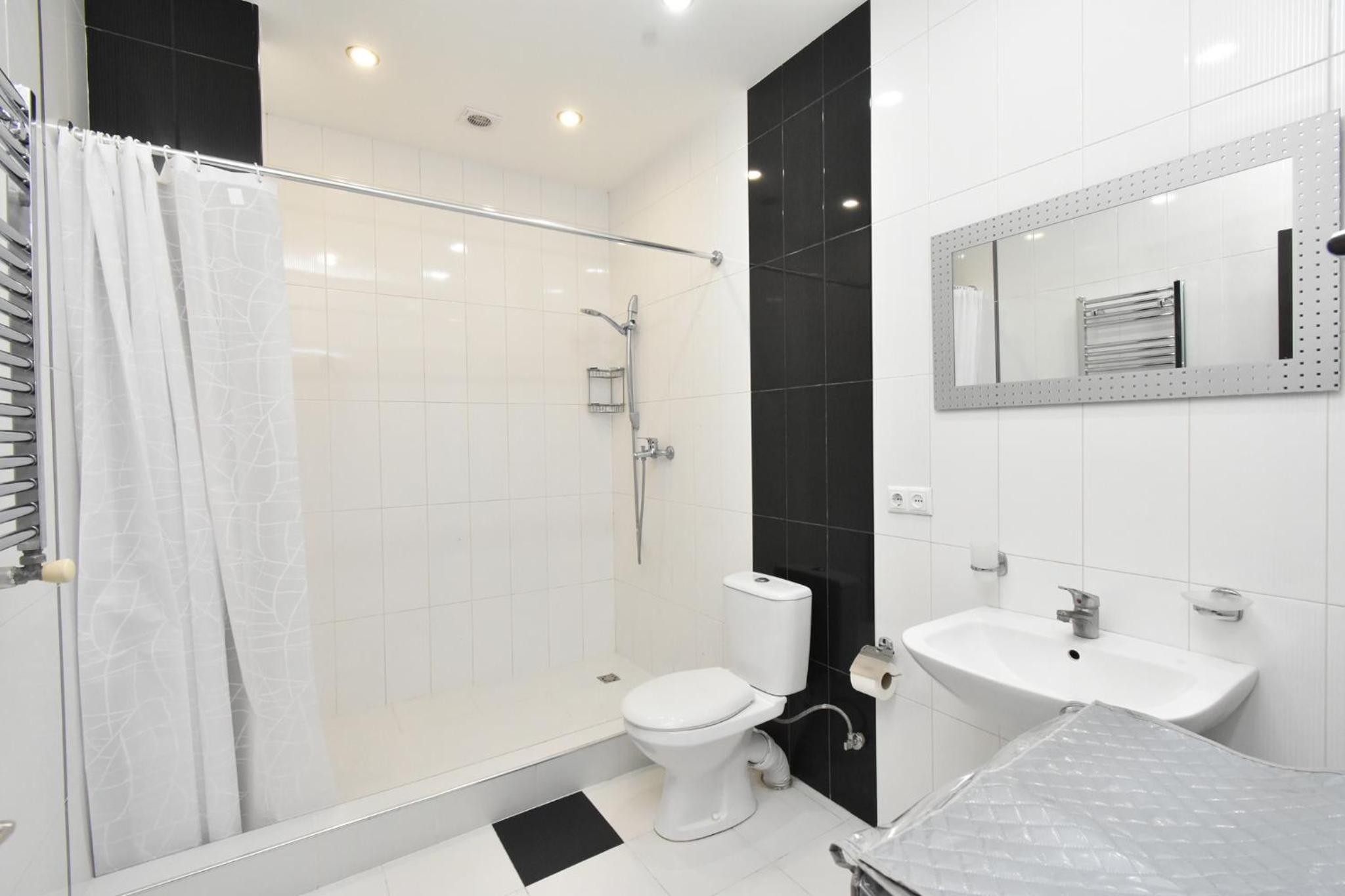 Aram street, 3 bedrooms Grand and Sunny apartment DI64